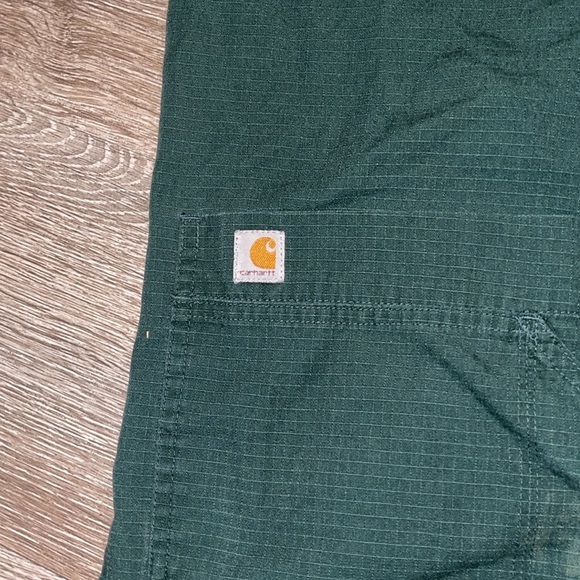 Carhartt Dark Green V-Neck Scrub Top size medium - Picture 3 of 5